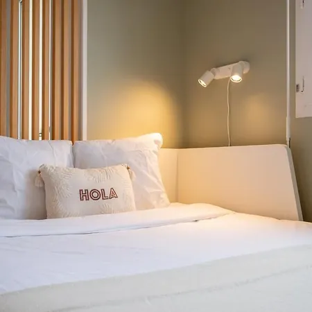 Calme Avec Parking, Proche Metro דירה