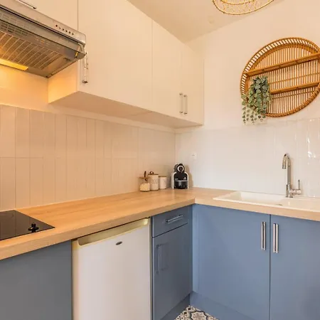 Calme Avec Parking, Proche Metro *