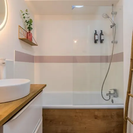 Calme Avec Parking, Proche Metro * ליל