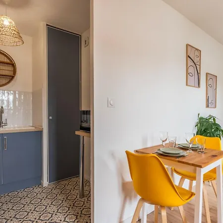 Calme Avec Parking, Proche Metro