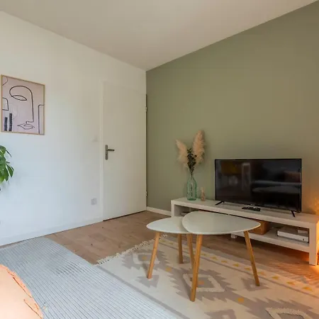 Calme Avec Parking, Proche Metro ליל