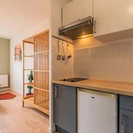 Calme Avec Parking, Proche Metro דירה *